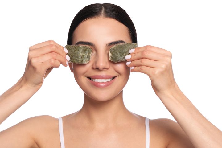 Kudos Ayurveda  Use green tea bags as a cold compress to treat bags under  the eyes The green tea can constrict the blood vessels to reduce swelling  and inflammation You must